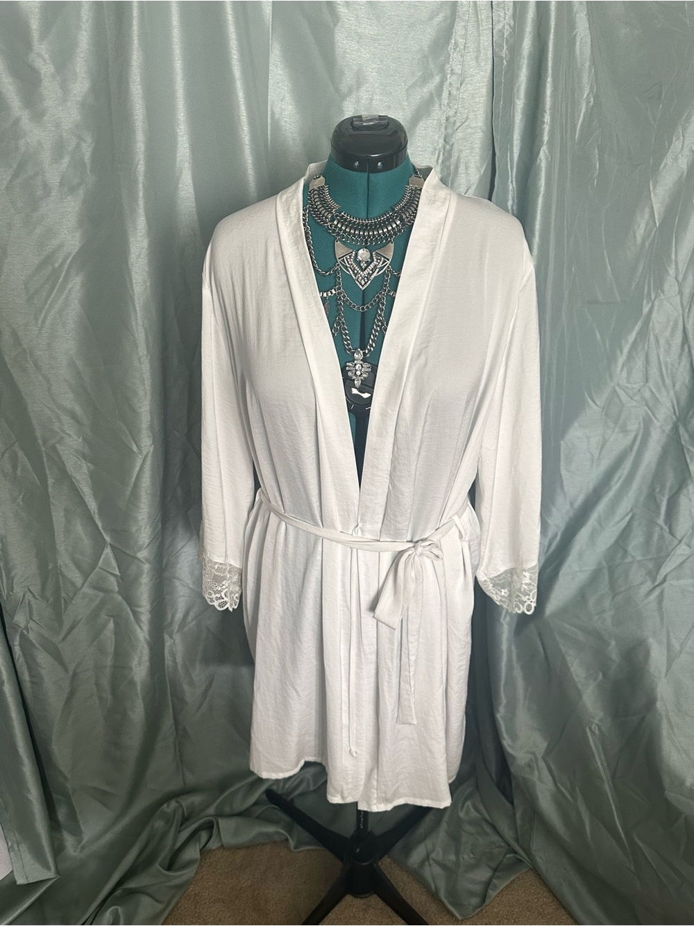 Classic White Lace-Trim Bride Robe with Tie Waist